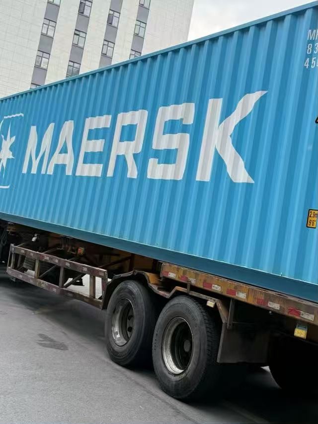 Maersk container loading at Linyi